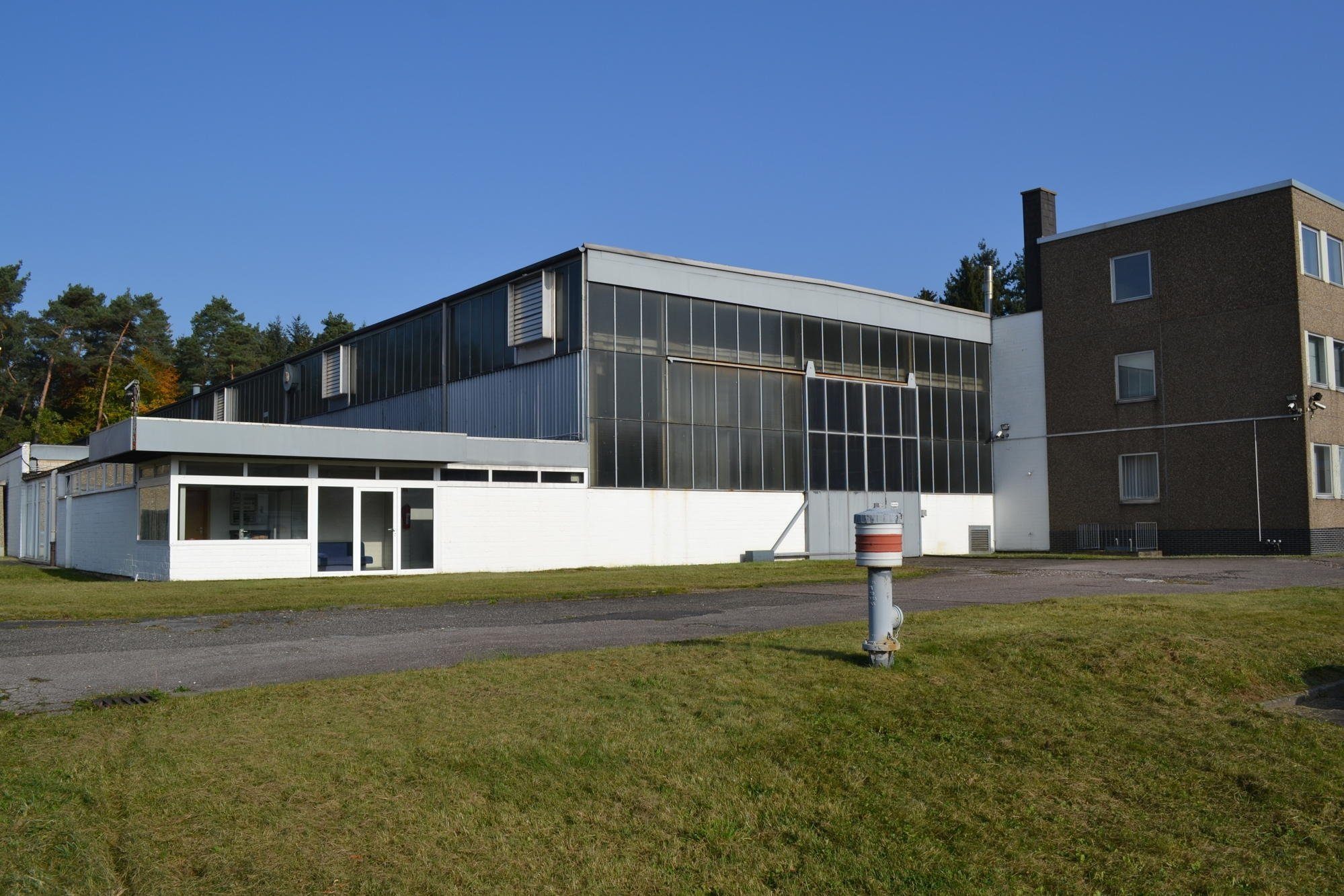 Peter Busch Immobilien GmbH - Immobilienangebot - Bergisch Gladbach - Hallen/Lager/Produktion - Moderne Hallenflächen mit Bürogebäude