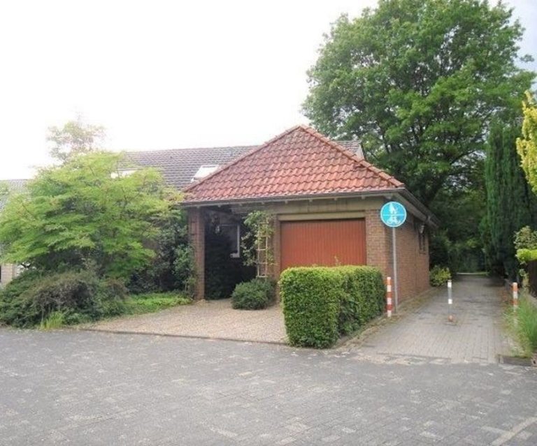 Peter Busch Immobilien GmbH - Immobilienangebot - Neuss - Alle - Das Raumwunder! Ein bzw. Zweifamilienhaus in absolut ruhiger Lage direkt an einem Park