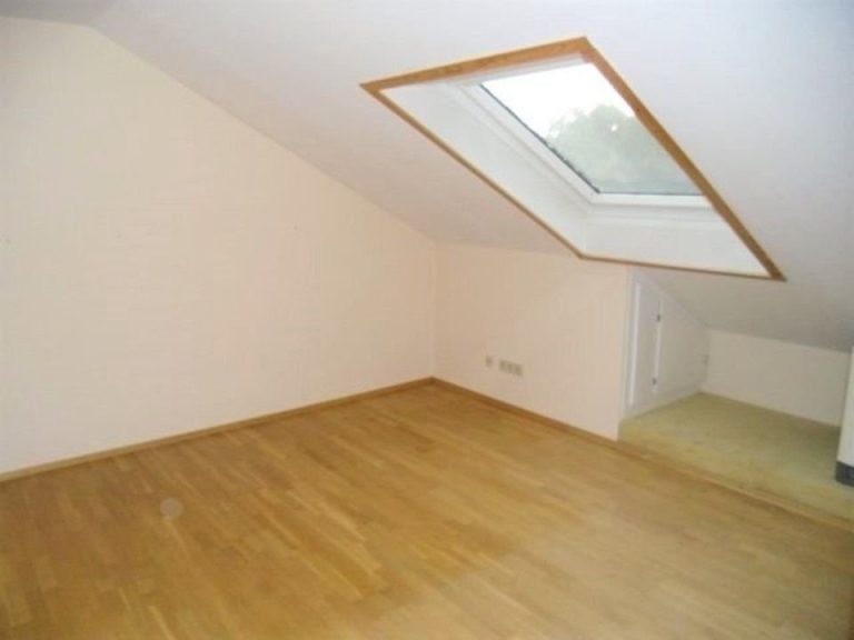 Peter Busch Immobilien GmbH - Immobilienangebot - Neuss - Alle - Das Raumwunder! Ein bzw. Zweifamilienhaus in absolut ruhiger Lage direkt an einem Park