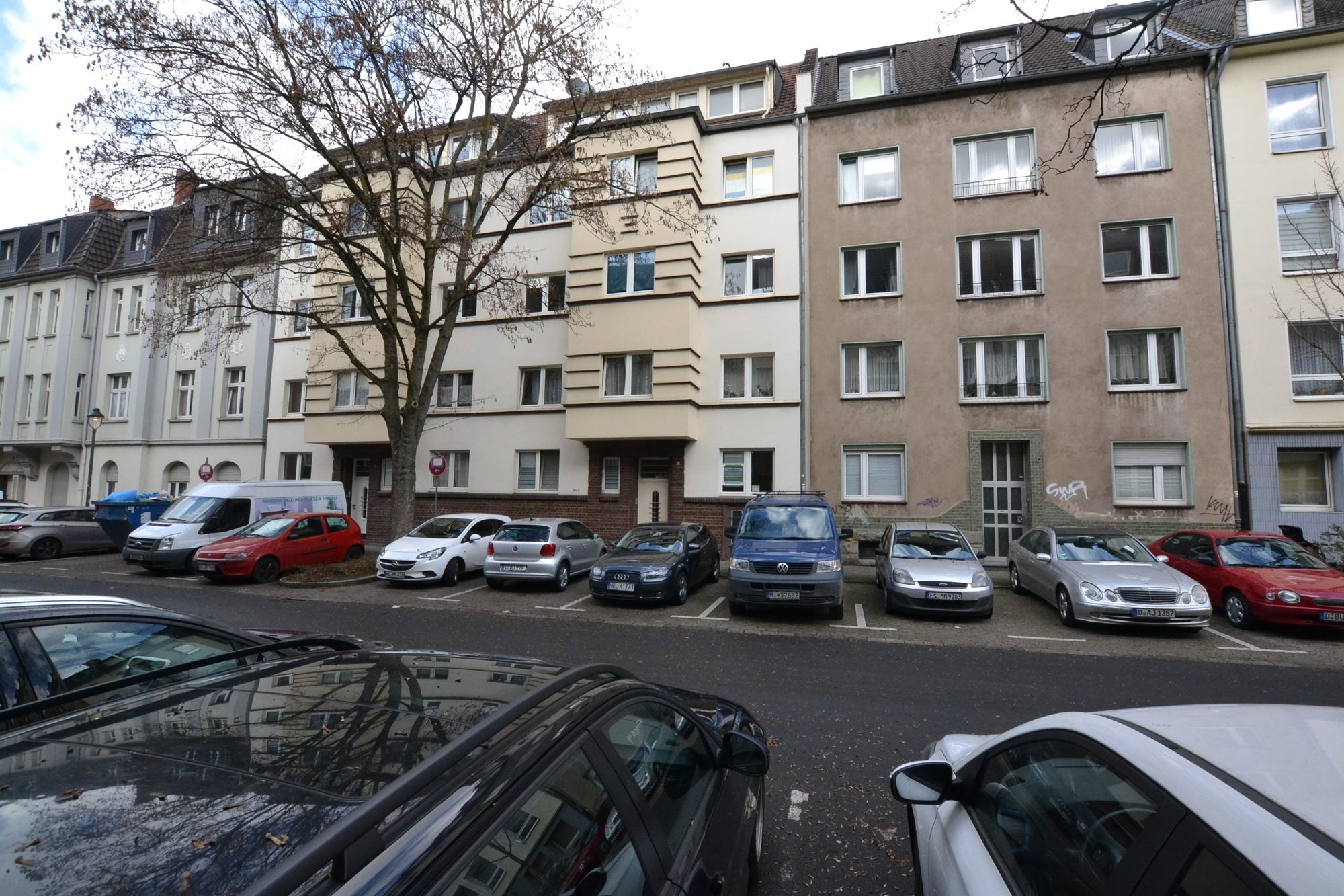 Peter Busch Immobilien GmbH - Immobilienangebot - Düsseldorf - Alle - Solides Mehrfamilienhaus in gesuchter Wohnlage
Düsseldorf Oberbilk
