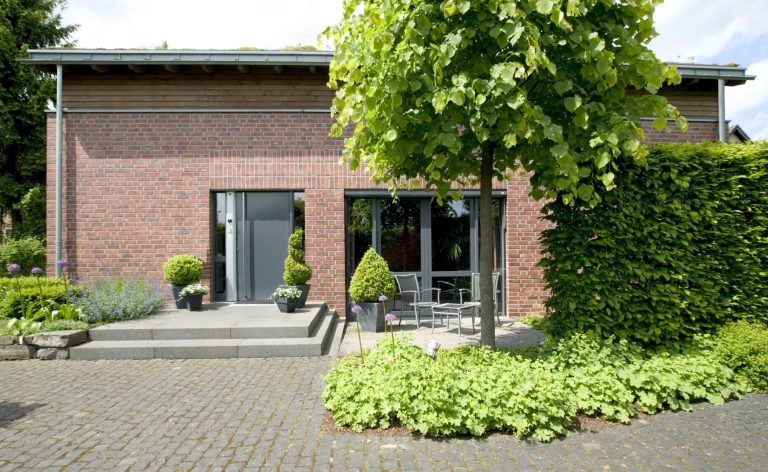 Peter Busch Immobilien GmbH - Immobilienangebot - Neuss - Alle - Modern gestaltetes Traumhaus - Ein Idyll für die Familie