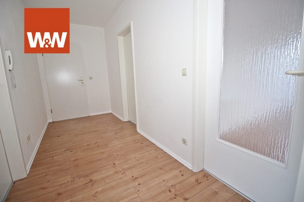 Immobilienangebot - Zwickau / Niederplanitz - Wohnung - Frisch renovierte DG-Wohnung mit Fahrstuhl - mtl. Kreditrate 120 €