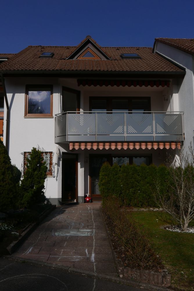 Immobilienangebot - Freudenstadt / Wittlensweiler - Alle - Renoviertes Reihenmittelhaus 
mit extra viel Wohnraum und großem Garten