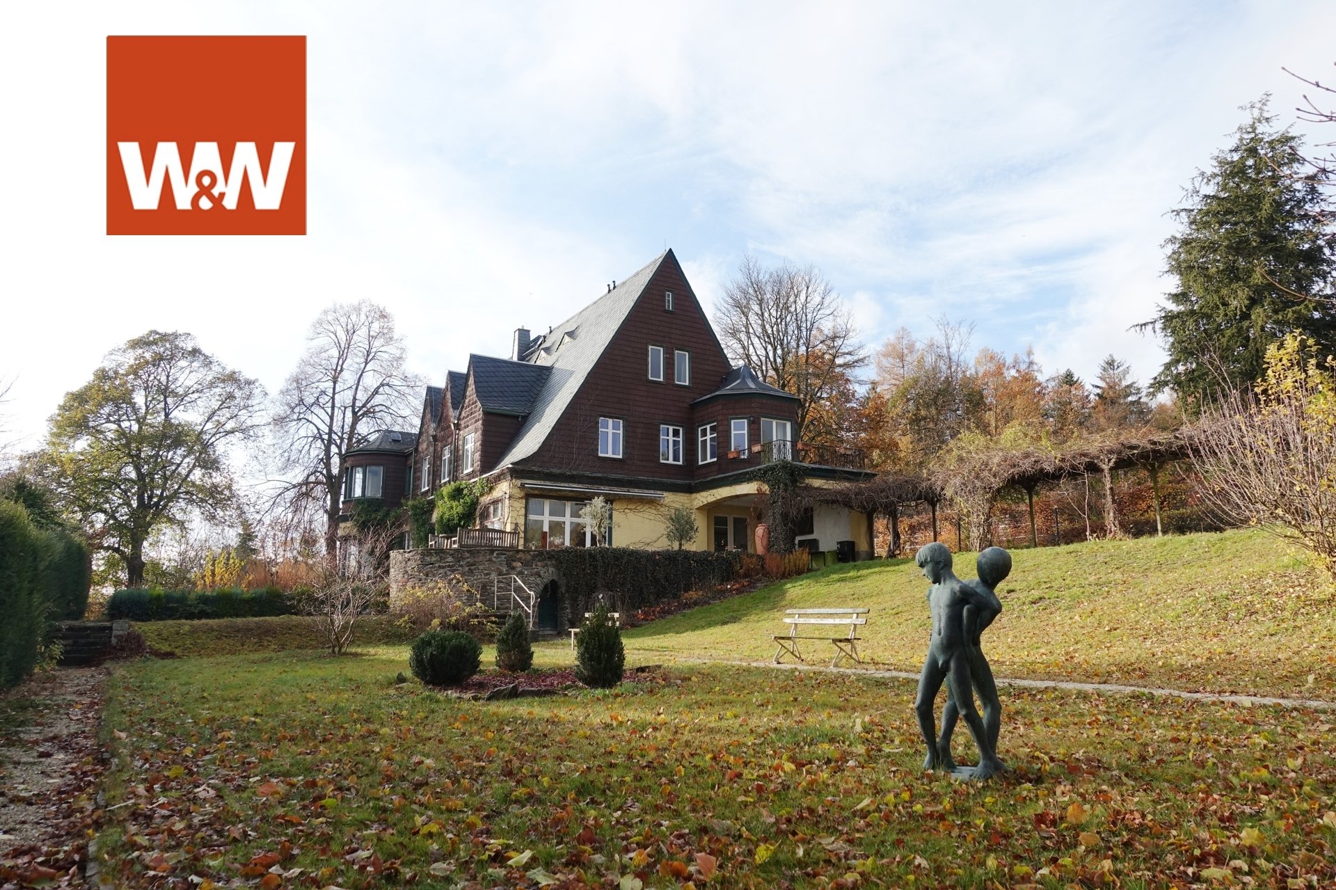 Immobilienangebot - Grünhain-Beierfeld - Haus - Verwunsche Villa mit Parkanlage und Fernblick ins Erzgebirge - Mindestgebot 195.000 €