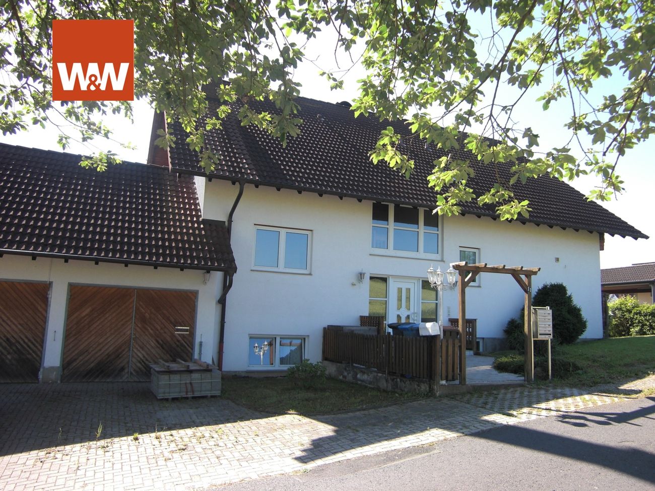 Immobilienangebot - Bad Wildungen - Alle - Verkauf im Bieterverfahren: Massives MFH der 1990er Jahre mit Garagen