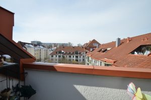 Immobilienangebot - München / Thalkirchen - Alle - Wohntraum - Mansardenwohnung  mit 2 Dachterrassen im gepflegten Mehrfamilienhaus - begehrte Lage