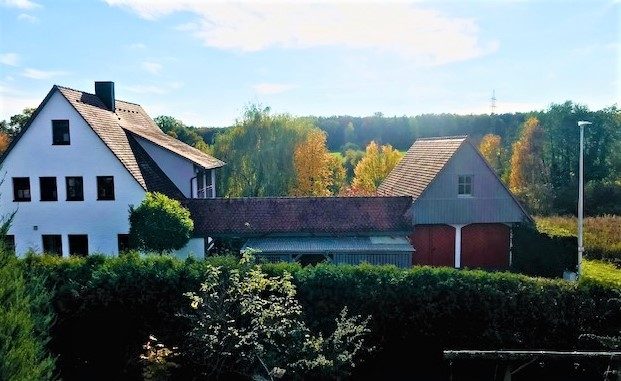 Immobilienangebot - Herzogenaurach - Alle - Großes Wohnhaus mit zwei Wohnungen, Doppelgarage und Carport

in ruhiger Lage von Herzogenaurach