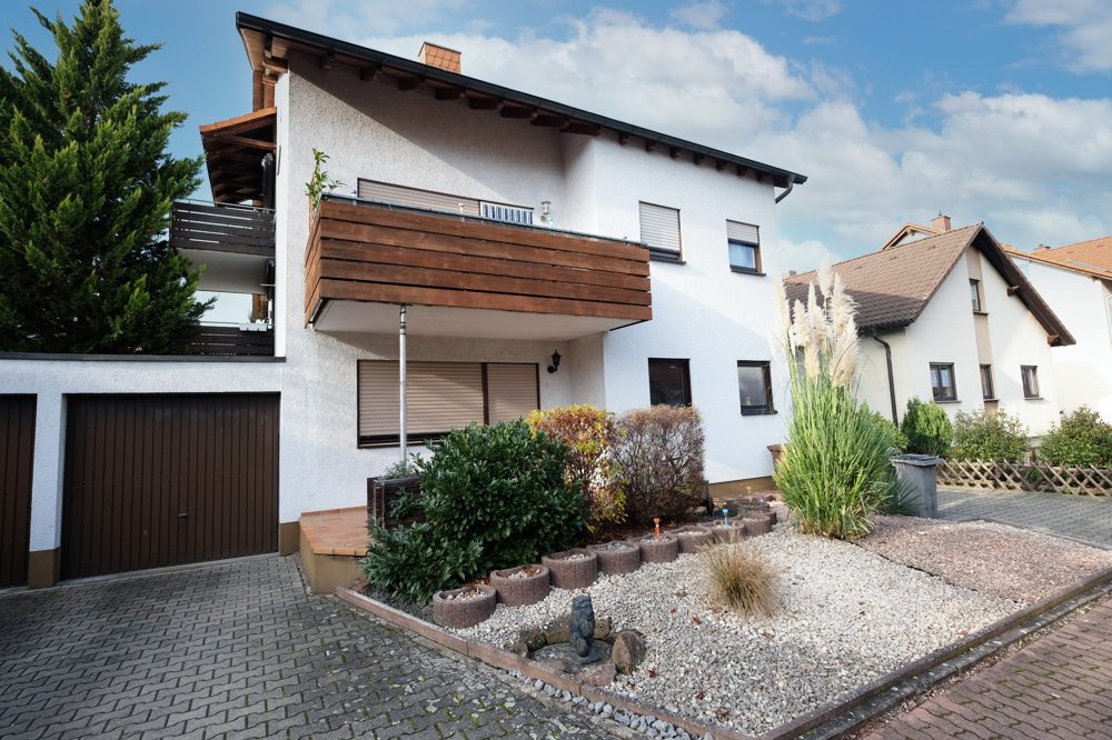 Immobilienangebot - Hockenheim - Alle - Helle 2-Zimmerwohnung in kleiner Wohneinheit mit Terrasse und Garage.