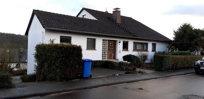 Immobilienangebot - Cölbe - Alle - Großzügiges Einfamilienhaus mit Einliegerwohnung
in Cölbe