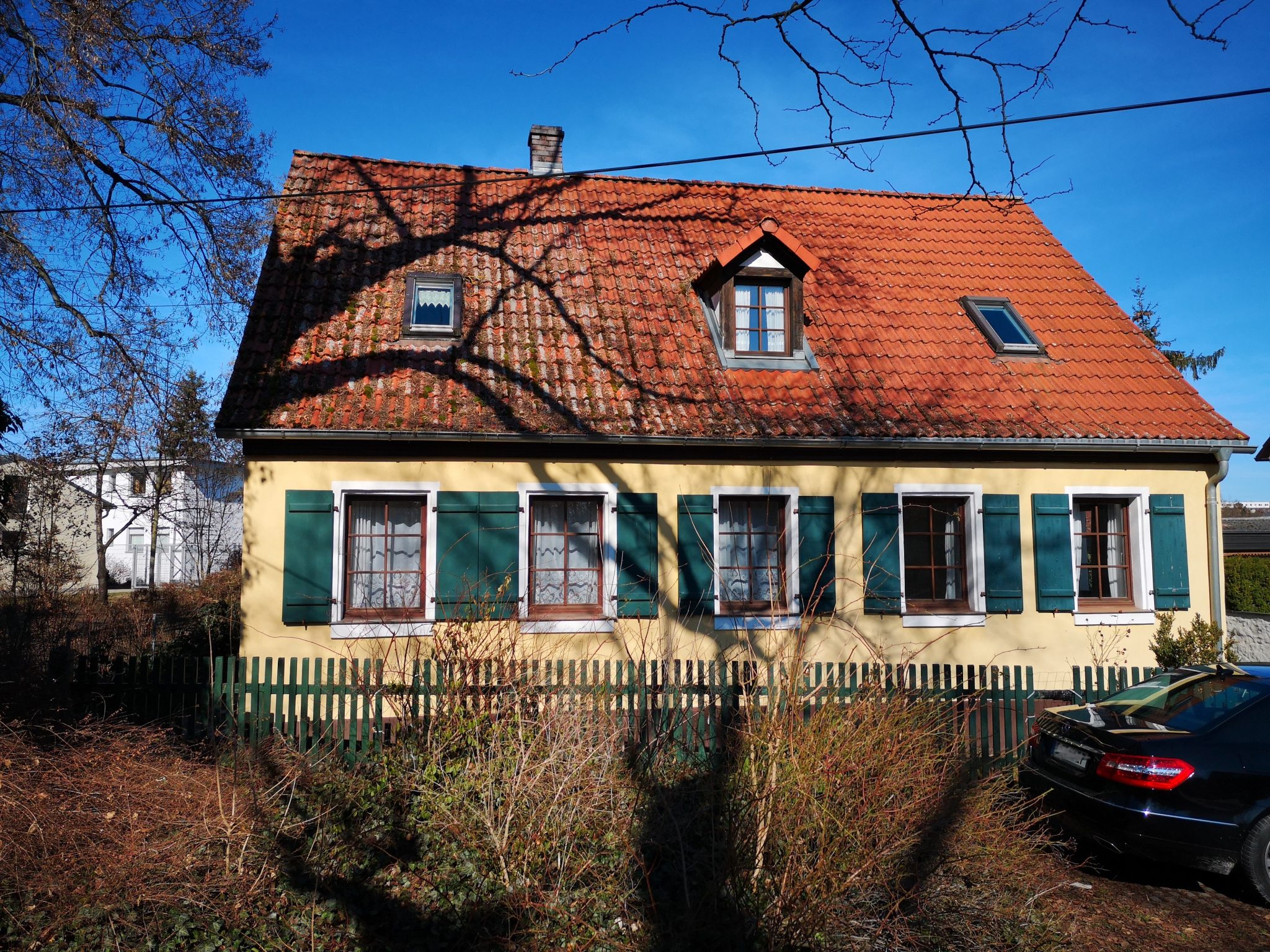 Immobilienangebot - Erlangen / Bruck - Alle - Einfamilienhaus in Erlangen-Bruck, frei, renovierungsbedürftig