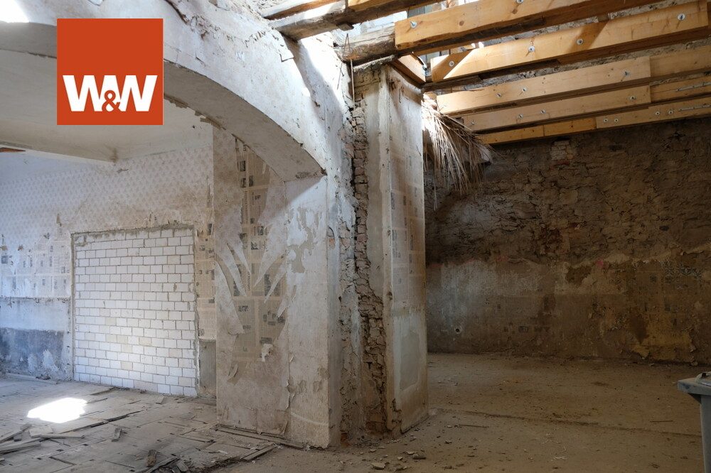 Immobilienangebot - Rosswein - Alle - Wohn-und Geschäftshaus zum sanieren direkte Marktlage in Roßwein