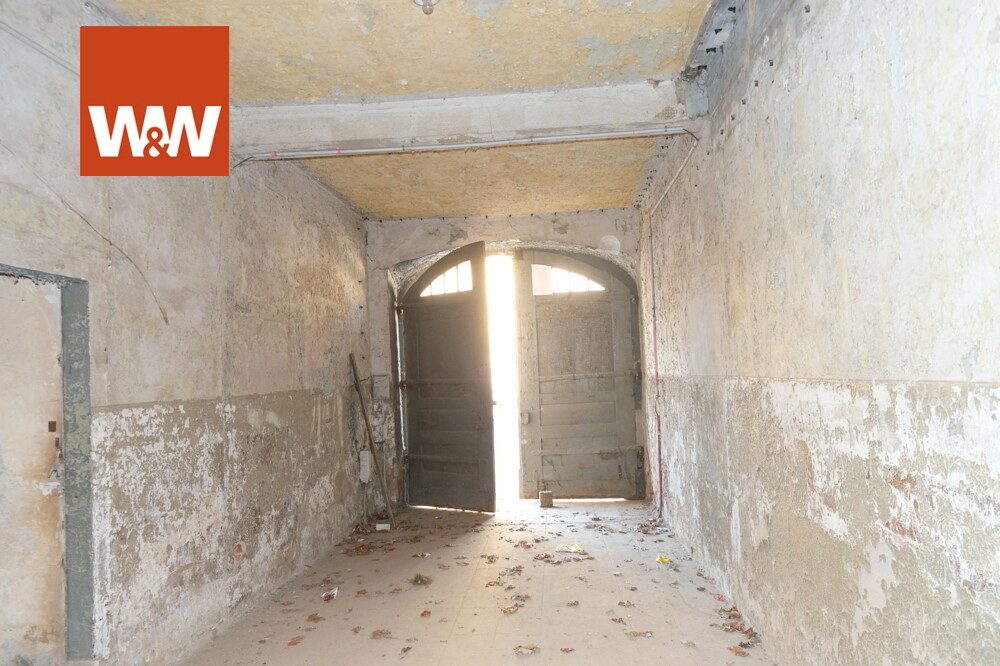 Immobilienangebot - Rosswein - Alle - Wohn-und Geschäftshaus zum sanieren direkte Marktlage in Roßwein
