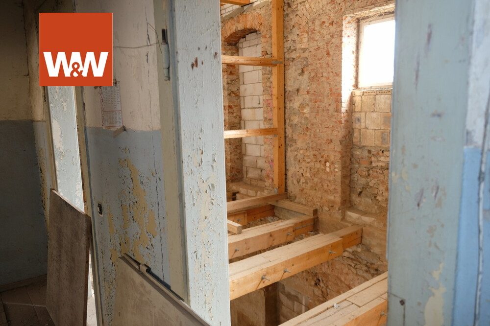 Immobilienangebot - Rosswein - Alle - Wohn-und Geschäftshaus zum sanieren direkte Marktlage in Roßwein