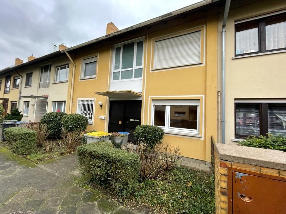 Immobilienangebot - Mannheim - Alle - Geräumiges und recht breites 1-2 Familienhaus (Reihenmittelhaus)
in Mannheim-Seckenheim