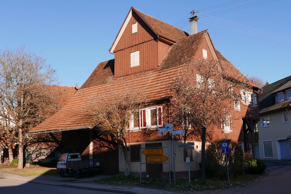 Immobilienangebot - Aach - Alle - Sanierungsbedürftiges ehemaliges landwirtschaftliches Anwesen in
Dornstetten-Aach mit Platzreserve