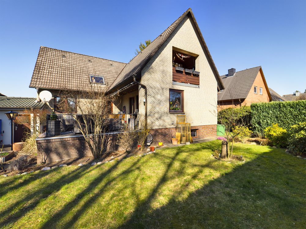 Immobilienangebot - Reinbek - Alle - Zweifamilienhaus mit großer Terrasse !