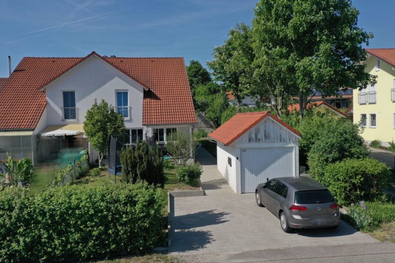 Immobilienangebot - Leiblfing - Alle - Geschmackvolle Doppelhaushälfte mit Südgarten und Einzelgarage in ruhiger Lage von Leiblfing
