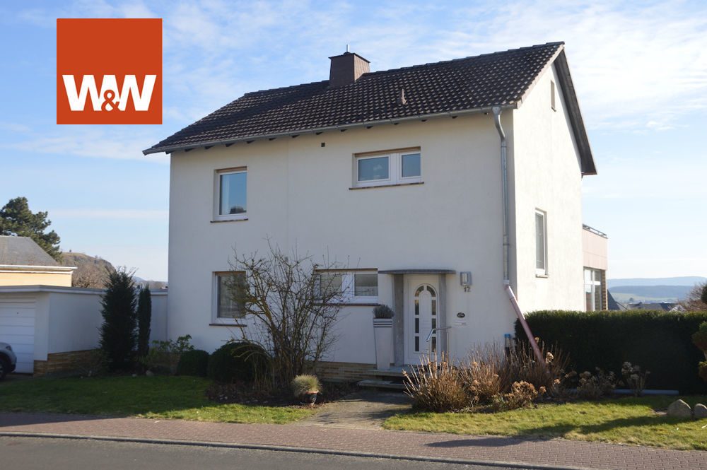 Immobilienangebot - Gudensberg - Alle - +++ Freistehendes 1-2 FH mit zwei Garagen in ruhiger Wohnlage direkt am Feld +++