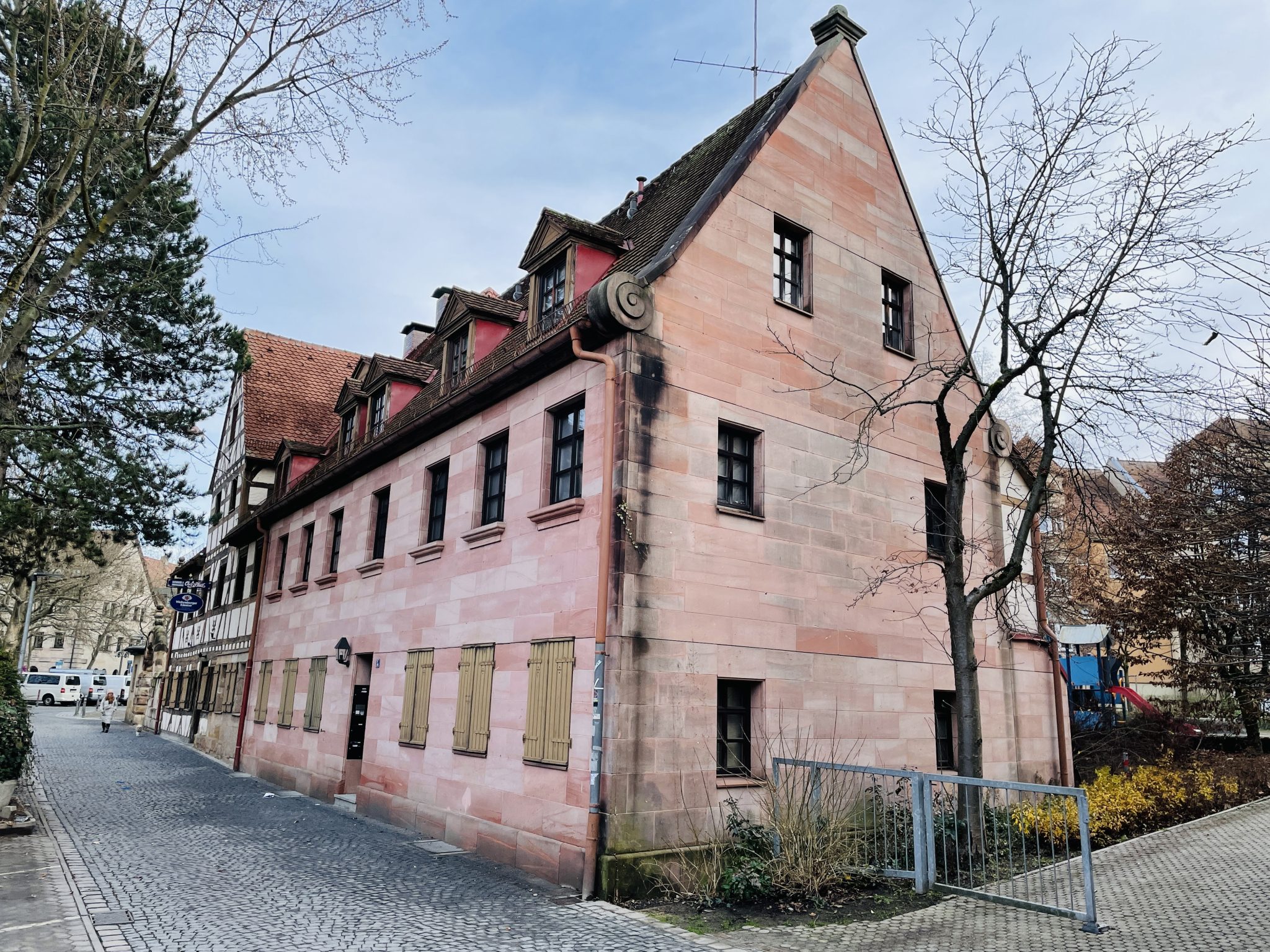 Immobilienangebot - Fürth - Alle - Schönes Mehrfamilienhaus mit Gewerbe-Einheit. 
Mit Mietsteigerungspotenzial.

Fürth-Zentrum/Altstadt