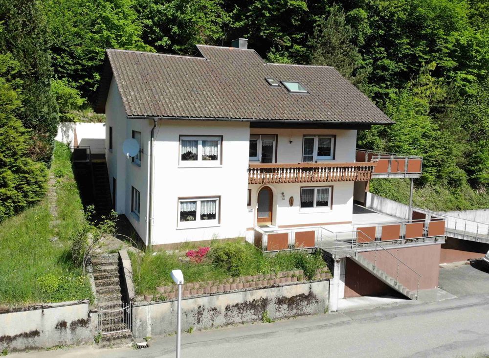 Immobilienangebot - Bad Peterstal-Griesbach / Bad Griesbach - Alle - Schönes Zweifamlienhaus in sonniger Aussichtslage !