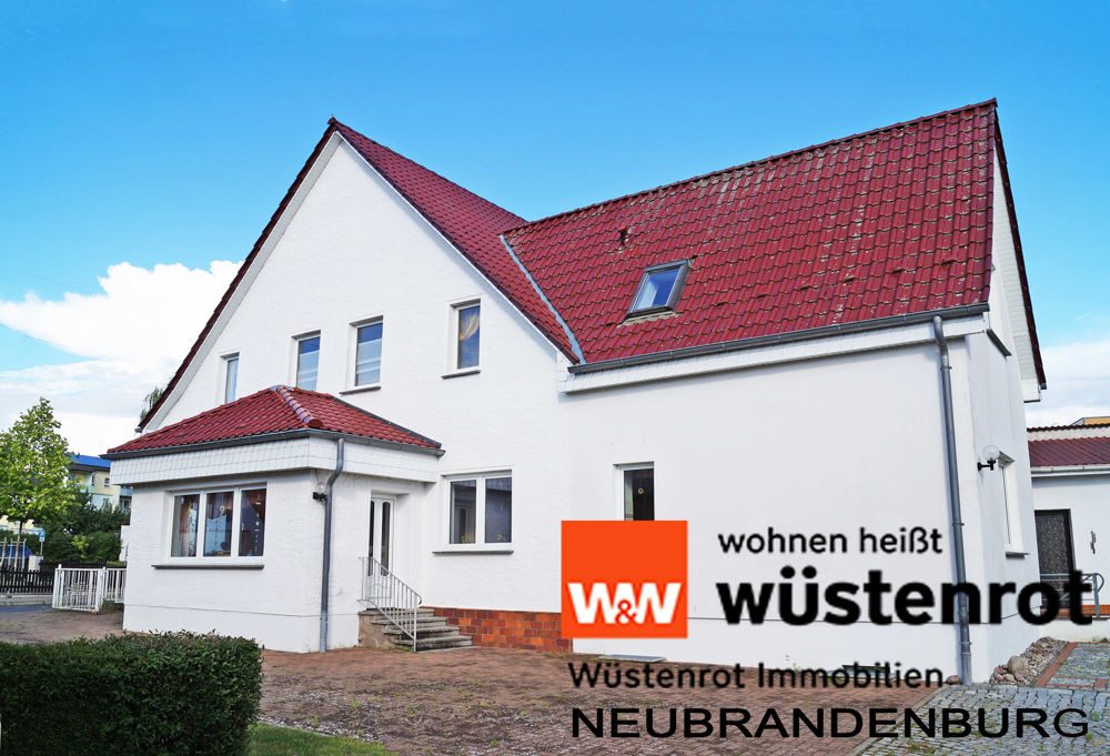 Immobilienangebot - Eggesin - Alle - VIEL PLATZ ZUM WOHNEN: EINFAMILIENHAUS MIT EINBAUKÜCHE  +  ZWEI BÄDER + NEBENGEBÄUDE + DREI GARAGEN