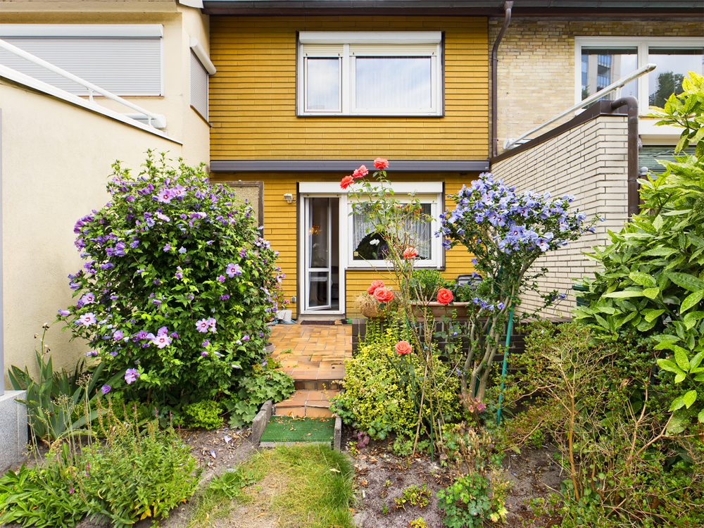 Immobilienangebot - Norderstedt - Alle - Zentrale aber ruhige Lage: RMH für Starter