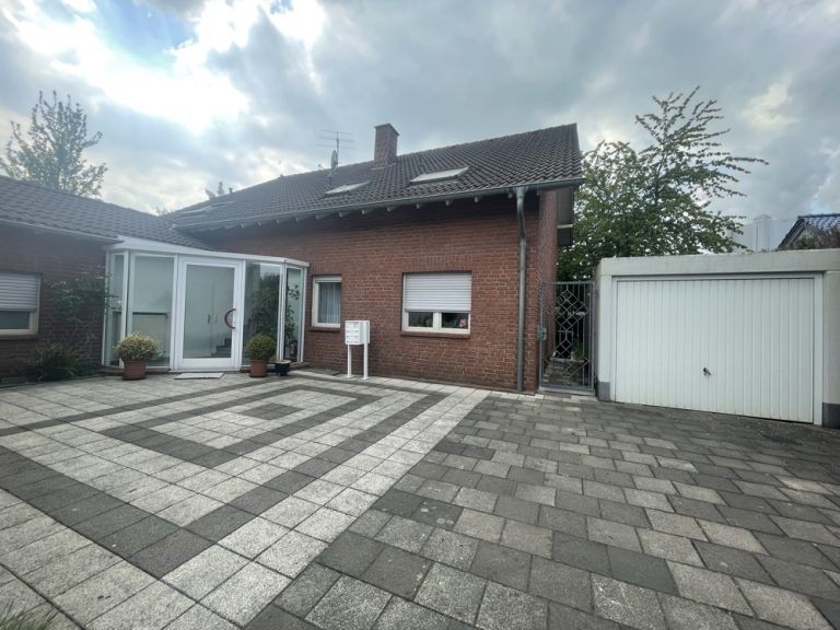 Mehrfamilienhaus in 50129 Bergheim / Niederaußem - WI22044SM