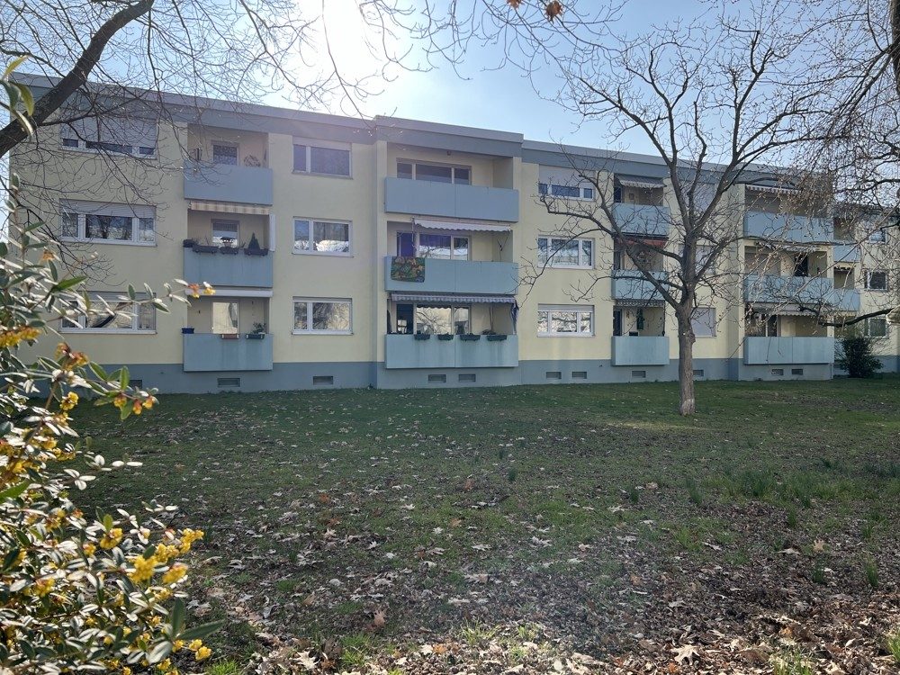 Immobilienangebot - Mannheim-Waldhof - Alle - Waldhof-Ost!
Große und helle, modernisierungsbedürftige 4-Zimmerwohnung mit Garage.