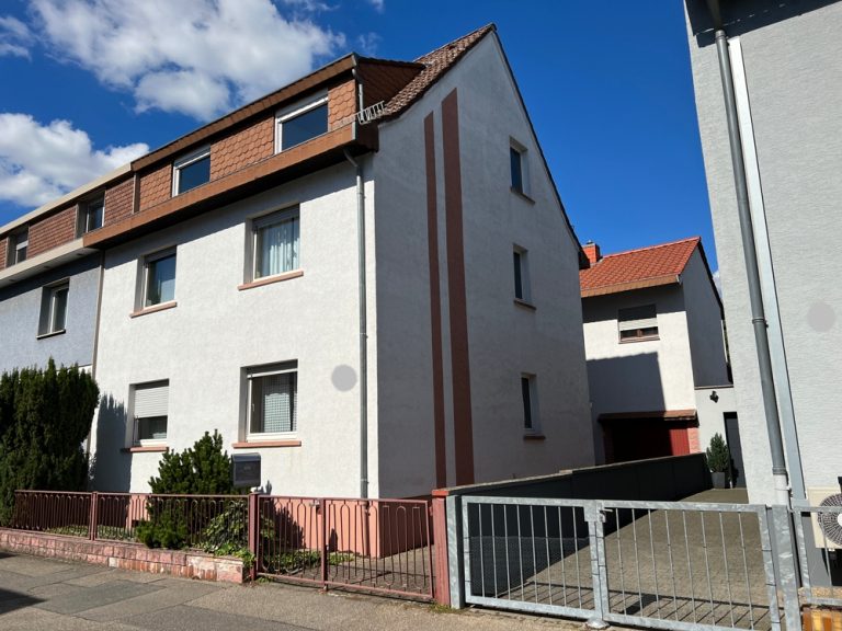 Immobilienangebot - Ilvesheim - Alle - ZWEI HÄUSER auf einem Erbpacht-Grundstück mit Aus- und Umbaupotenzial im Ortskern von Ilvesheim.