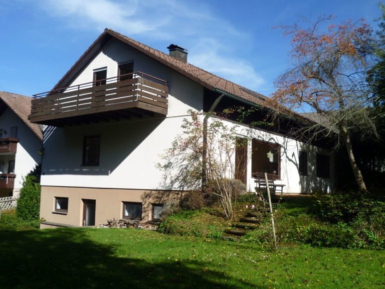 Immobilienangebot - Loßburg - Alle - Zweifamilienhaus in ruhiger Waldrandlage von Loßburg
