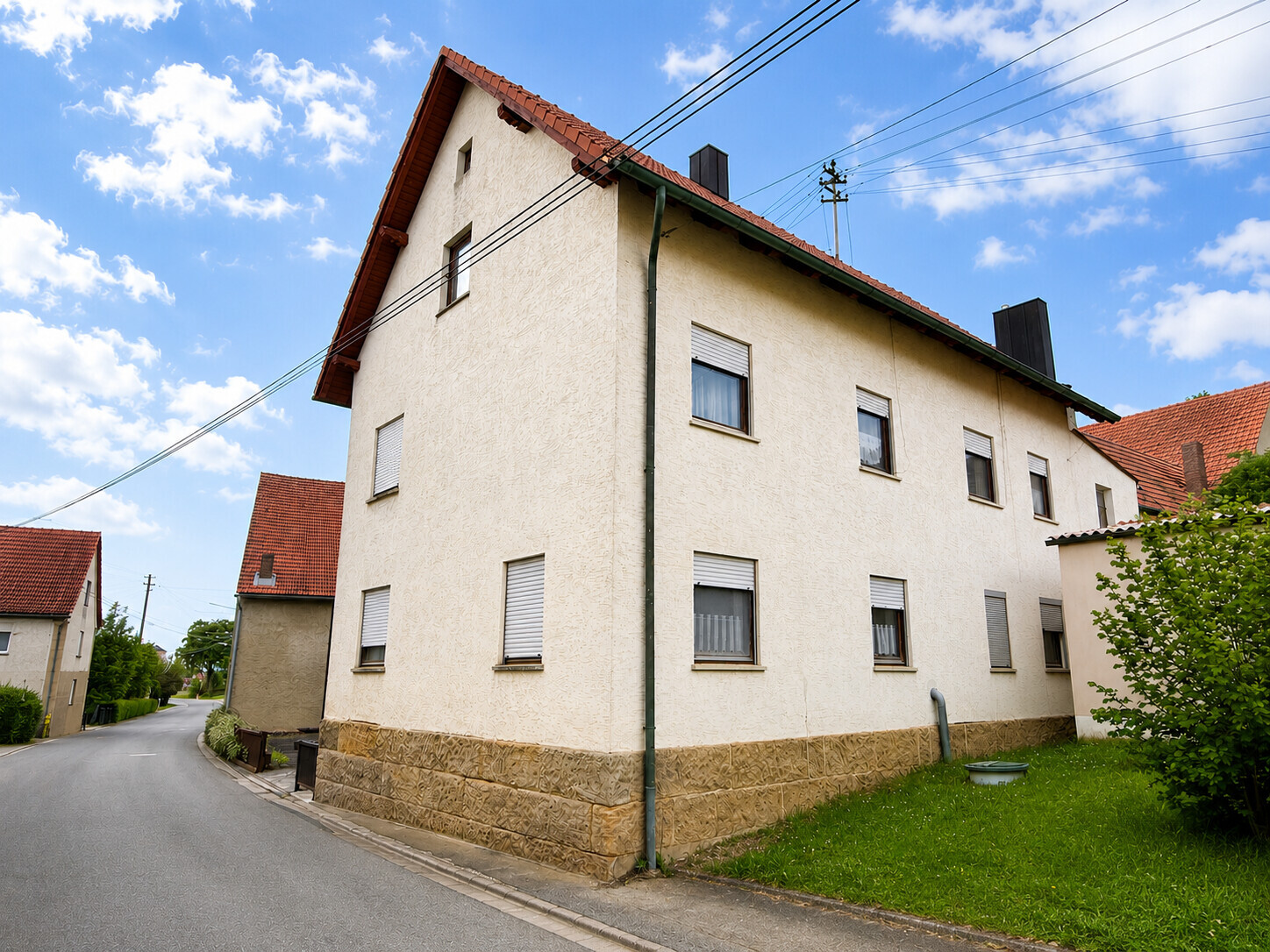 Immobilienangebot - Zapfendorf / Oberoberndorf - Alle - Ehemaliges Bauernhofanwesen 
mit Nebengebäuden & optionaler Wiesenfläche für Tierhaltung und Freizeit