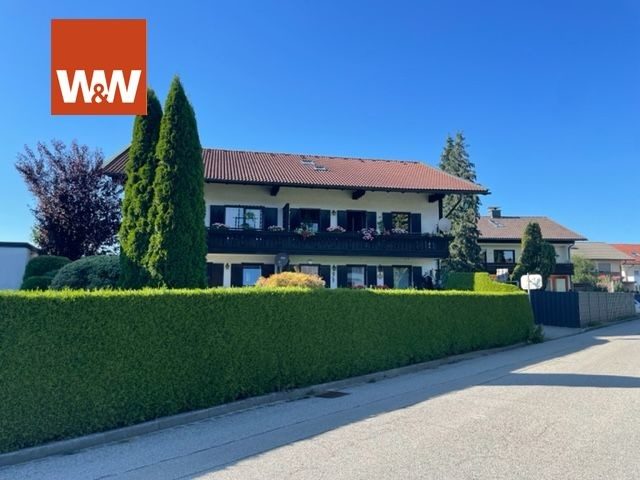 Immobilienangebot - Bernau am Chiemsee - Alle - Wohnen auf einer Etage! Gepflegte 3-Zi.-Dachgeschoss-Wohnung in einem 5-Parteien-Haus!