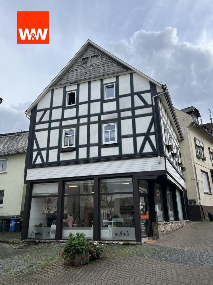 Immobilienangebot - Braunfels - Alle - Zum Verkauf steht eine Einheit aus zwei Gebäuden mit drei Wohneinheiten und einer Gewerbeeinheit.