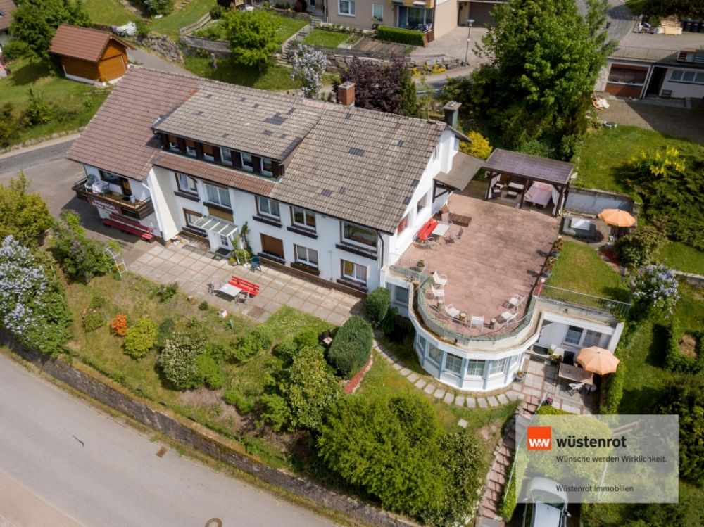 Immobilienangebot - Baiersbronn - Alle - Top Rendite!
Großzügiges und sehr gut vermietetesGästehaus in toller Aussichtslage von Baiersbronn!