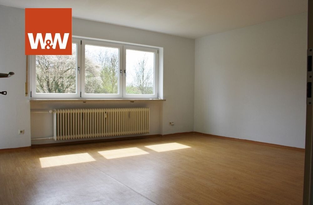 Immobilienangebot - Neu-Ulm / Offenhausen - Alle - Großzügige 4 - Zimmer - Hochparterrewohnung mit Balkon und eigener Garage - frei
