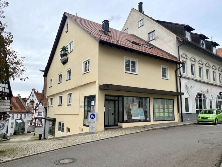 Immobilienangebot - Pfullendorf - Alle - Wohn- und Geschäftshaus mit 3 großen Wohnungen und 2 Geschäftsräumen im Stadtkern von Pfullendorf