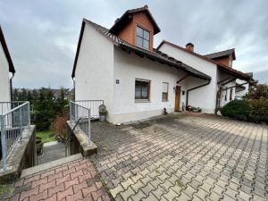 Immobilienangebot - Rödental / Mönchröden - Alle - 1,5-Zimmer-Eigentumswohnung
mit Terrasse und KFZ-Stellplatz
in Rödental