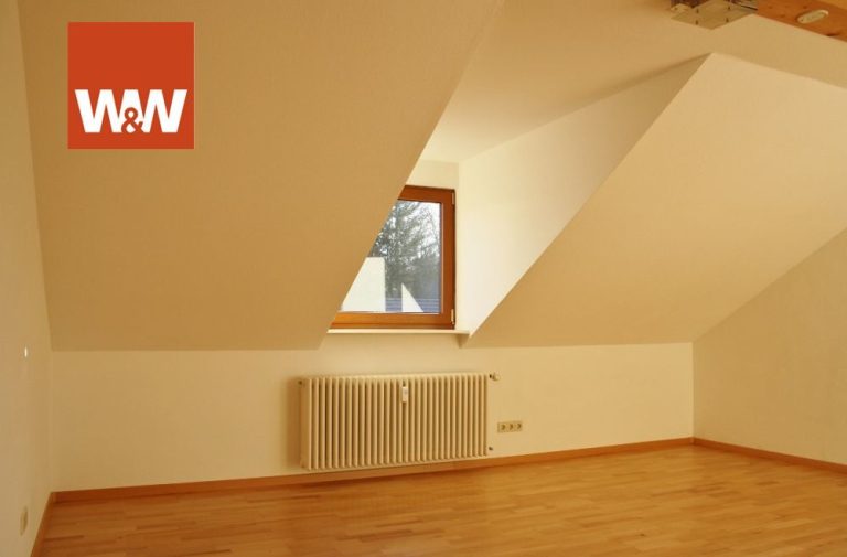 Immobilienangebot - Isny im Allgäu - Alle - 4,5 - Zimmer - Dachgeschosswohnung mit eigenem Gartenanteil sowie 2 Kfz - Aussenstellplätzen