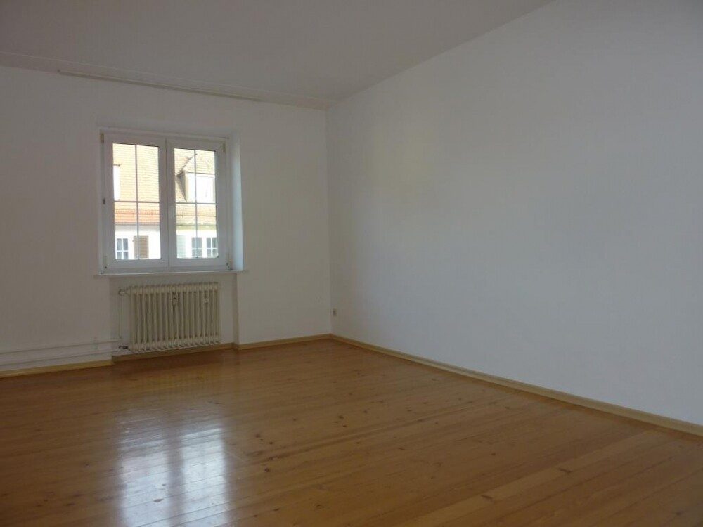 Immobilienangebot - Freudenstadt - Alle - Helle und großzügige 3-Zi.-Wohnung im 2. OG im Zentrum von FDS, Bezug sofort möglich.