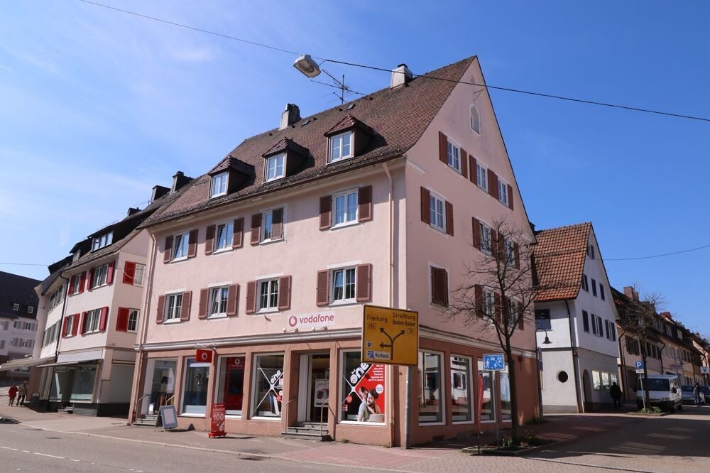 Immobilienangebot - Freudenstadt - Alle - Helle und großzügige 3-Zi.-Wohnung im 2. OG im Zentrum von FDS, Bezug sofort möglich.