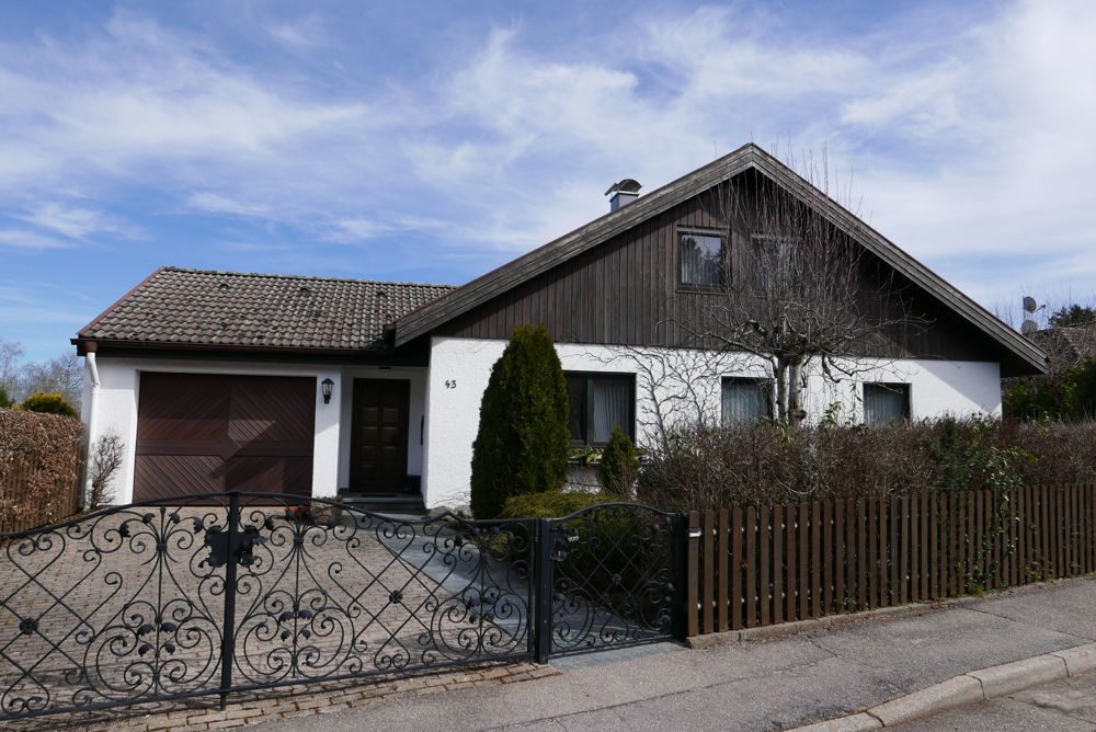 Immobilienangebot - Freudenstadt - Alle - Gemütliches Einfamilienhaus mit gepflegtem Garten 
in ruhiger Lage von Freudenstadt