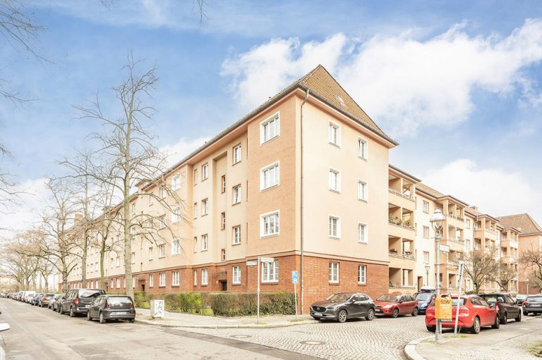 Immobilienangebot - Berlin / Schmargendorf - Alle - Schmargendorf! Sonnige und gut geschnittene 4 Zimmer Altbauwohnung mit Sondernutzungsrecht im Dach