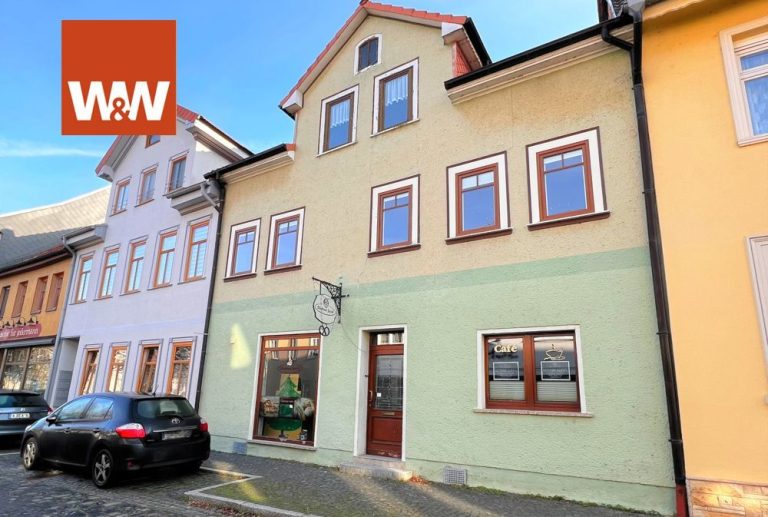 Immobilienangebot - Greußen - Alle - Gepflegtes Stadthaus mit Einbauküche, zwei Garagen & separatem Gartengrundstück
