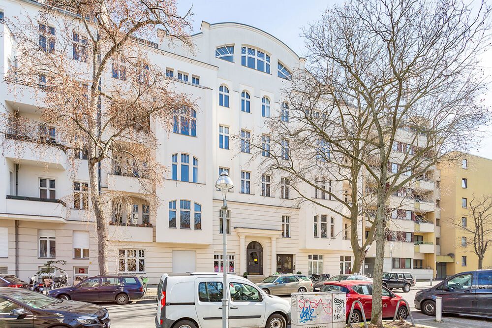 Immobilienangebot - Berlin / Charlottenburg - Alle - Nahe Savignyplatz! Attraktive Dachgeschoßwohnung in Kudamm-Seitenstraße mit Aufzug und West-Balkon