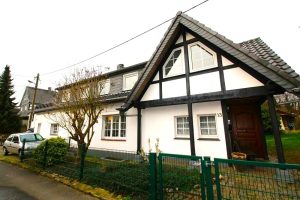Immobilienangebot - Solingen - Alle - Flexibel nutzbares Raumwunder auf großem Sonnen-Grundstück in top Wohnlage. Hier ist vieles möglich!