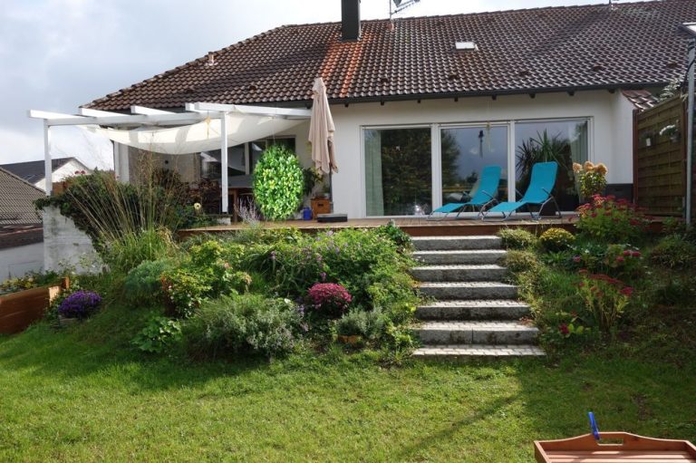 Immobilienangebot - Schwaig - Alle - Sehr schöner Doppelhaus-Bungalow in Schwaig mit herrlichem Garten- und Fernblick!