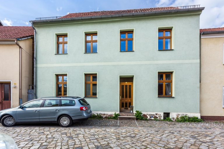 Immobilienangebot - Treuenbrietzen - Alle - Romantisches Stadthaus mit viel Potential und Gartenanbindung südlich von Berlin in Treuenbrietzen