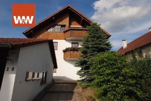Immobilienangebot - Schlier / Hintermoos - Alle - Traumhaft schöne 3-Zimmer-Dachgeschoß-Wohnung am Ortsrand von Hintermoos, einen Teilort von Schlier