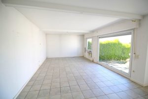 Immobilienangebot - Ratingen - Alle - Top Lage in Homberg: Wohnen auf einer Ebene! Flachdach-Bungalow mit kleinem Garten und Garage!