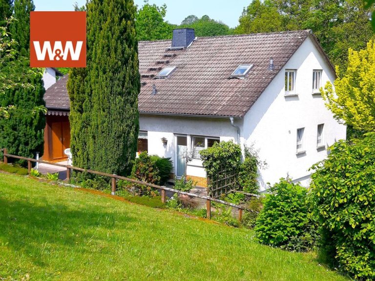 Immobilienangebot - Marburg / Ockershausen - Alle - RESERVIERT !
2-Familienhaus mit ELW und traumhaften
Grundstück direkt in Marburg